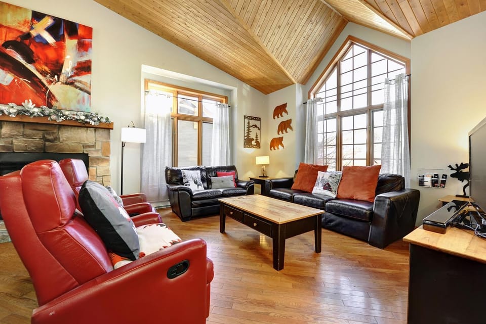 Chalets Alpins- 15 Chemin des Skieurs Chalet in Quebec