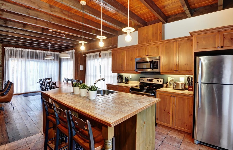 Chalet 9006 Chemin des Alpages by Les Chalets Alpins Chalet in Quebec