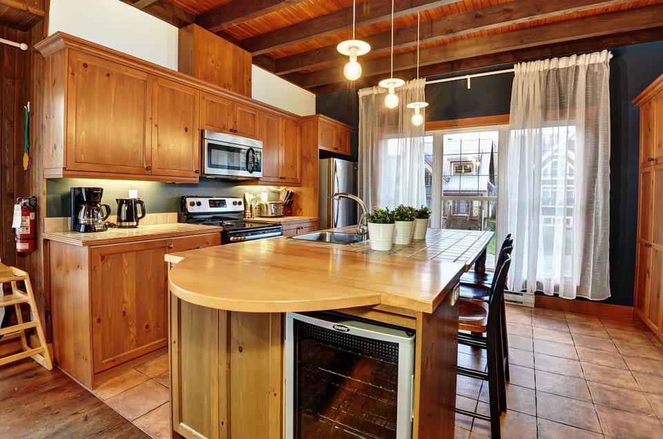Chalet 9006 Chemin des Alpages by Les Chalets Alpins Chalet in Quebec