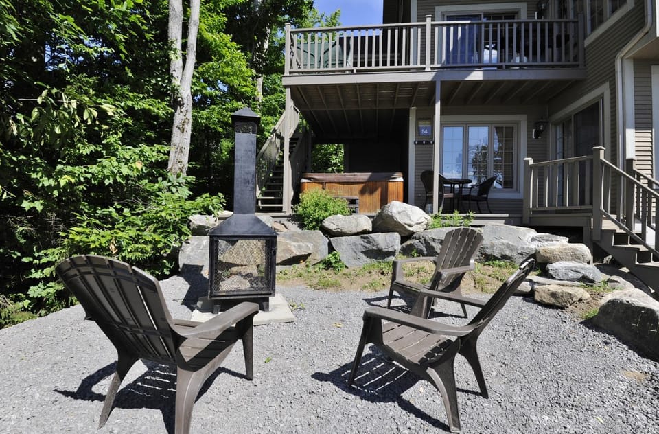 Chalets Alpins - 54 Chemin des Skieurs Chalet in Quebec