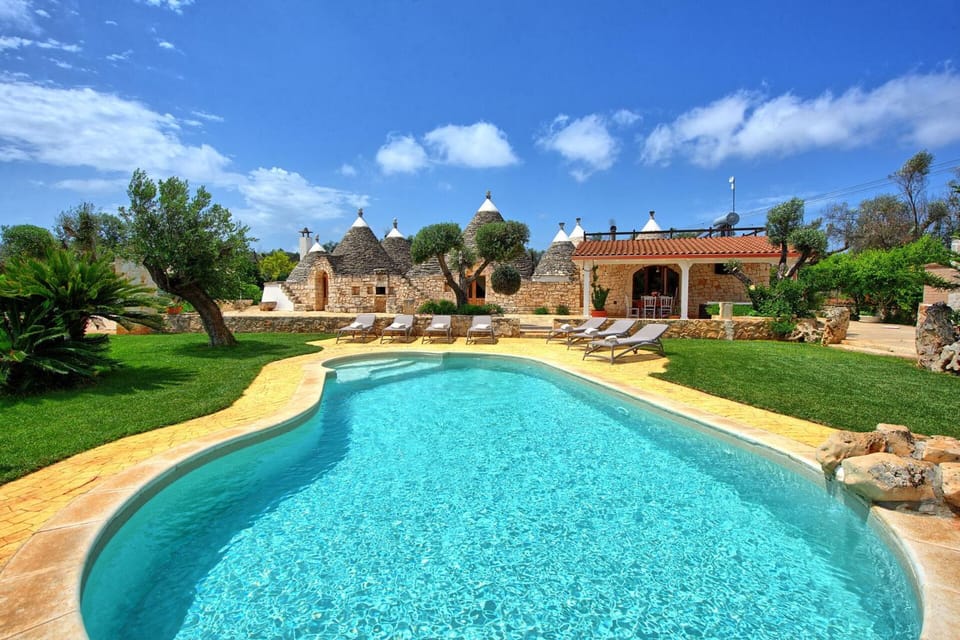 Property building, Garden, Garden view, Pool view, Swimming pool, sunbed