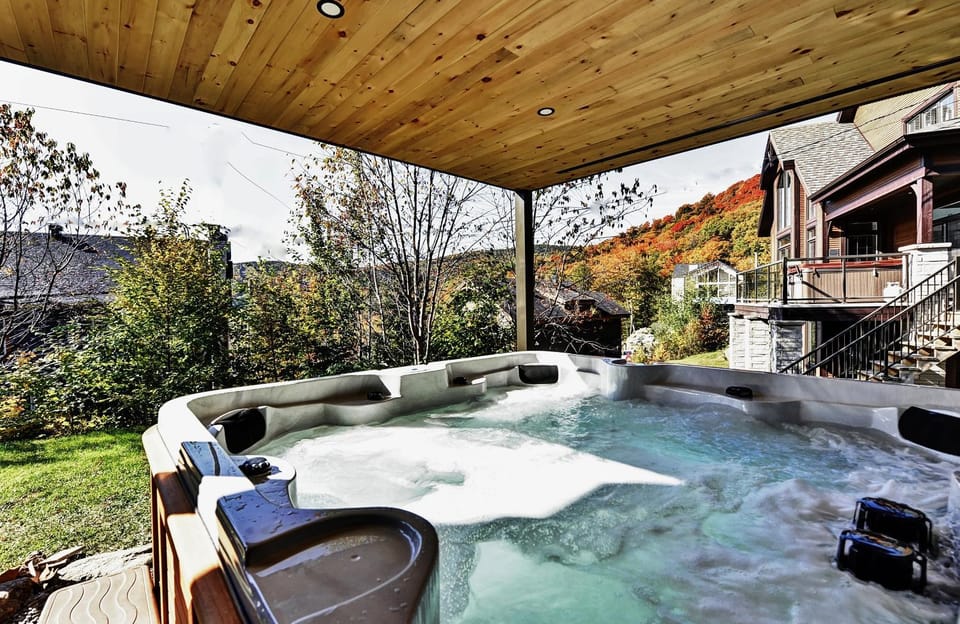 Chalet 31 Chemin Blanc by Les Chalets Alpins Chalet in Quebec