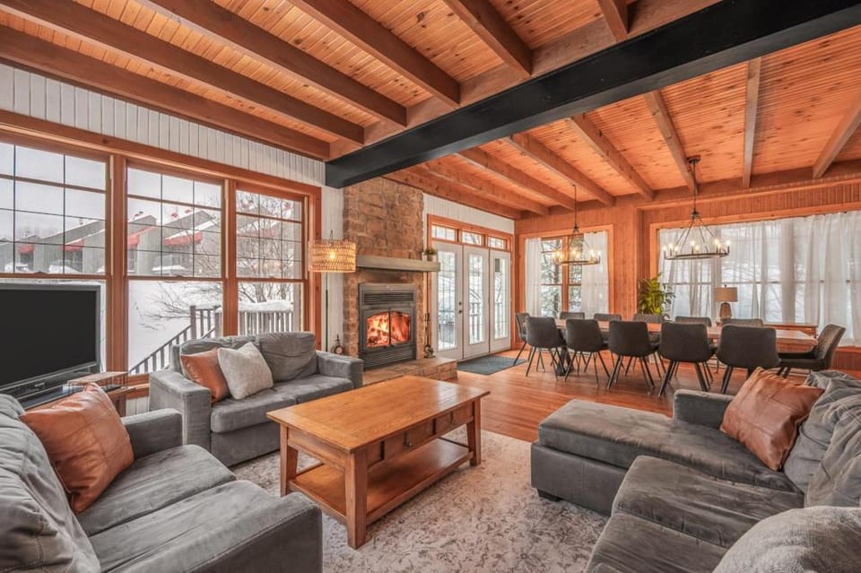 Chalet 9019 Chemin des Alpages by Les Chalets Alpins Chalet in Quebec