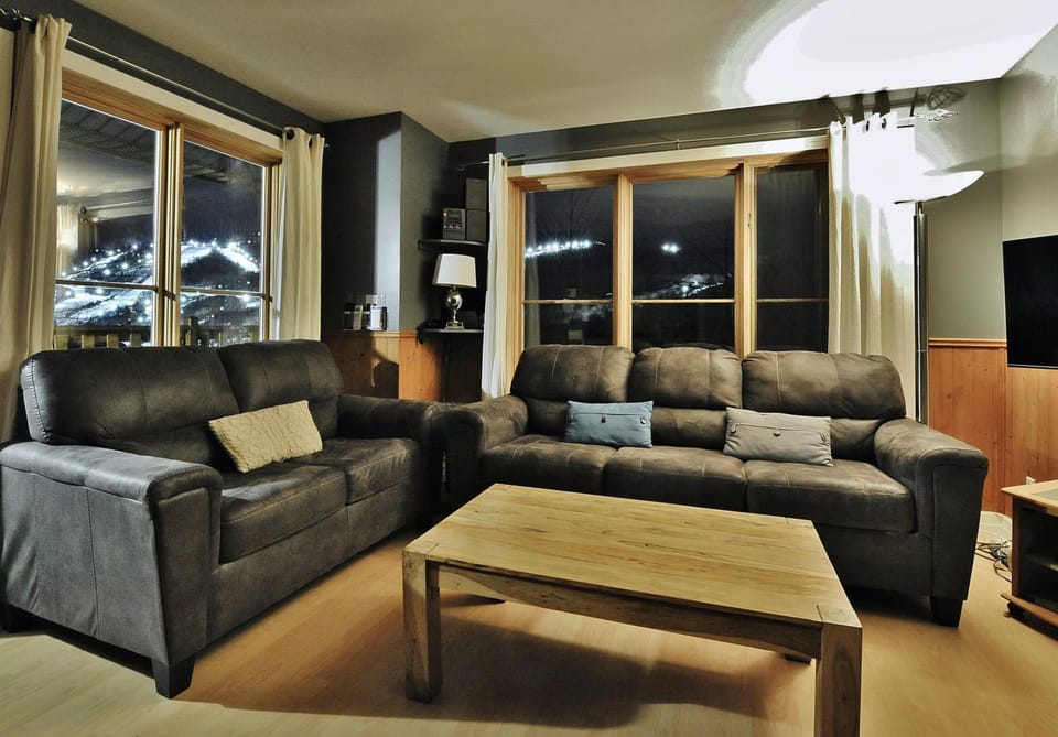 Chalets Alpins - 15 Chemin Alpin Chalet in Quebec