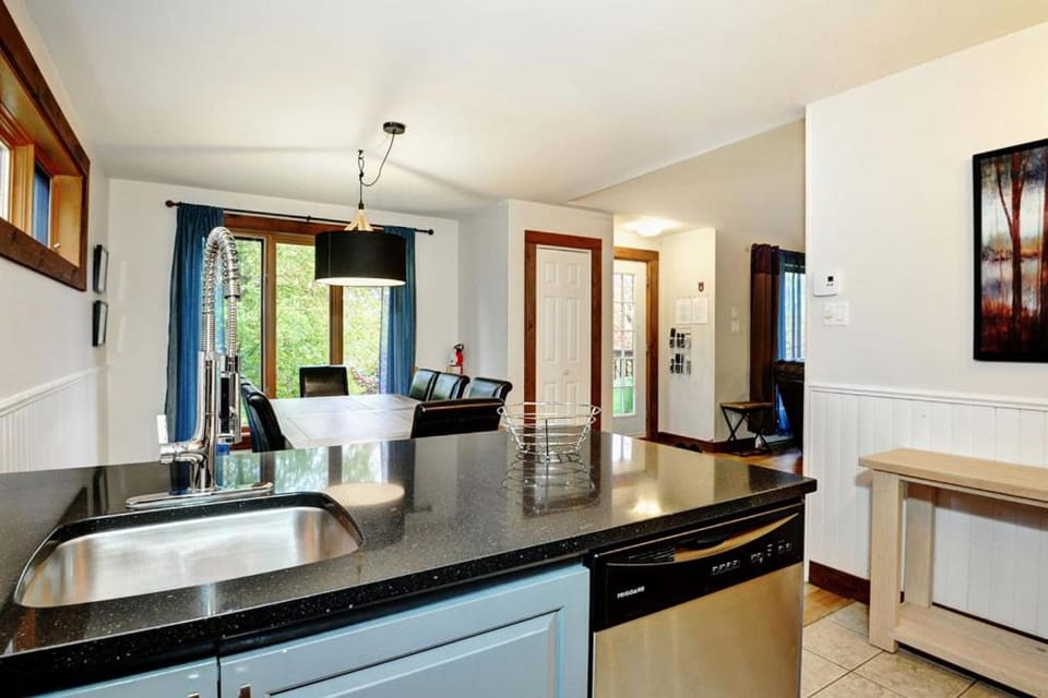 Chalet- 21 Chemin des Skieurs Chalet in Quebec