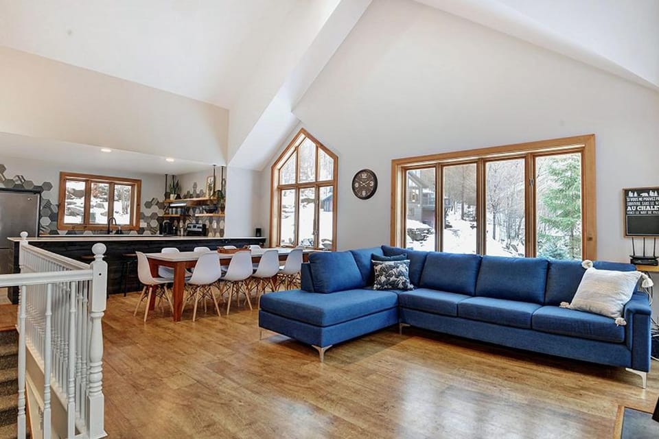 Chalets Alpins- 4 Chemin des Montagnards Chalet in Quebec