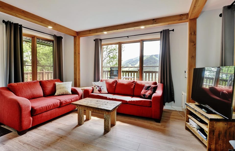 Chalets Alpins - 17 Chemin Alpin Chalet in Quebec