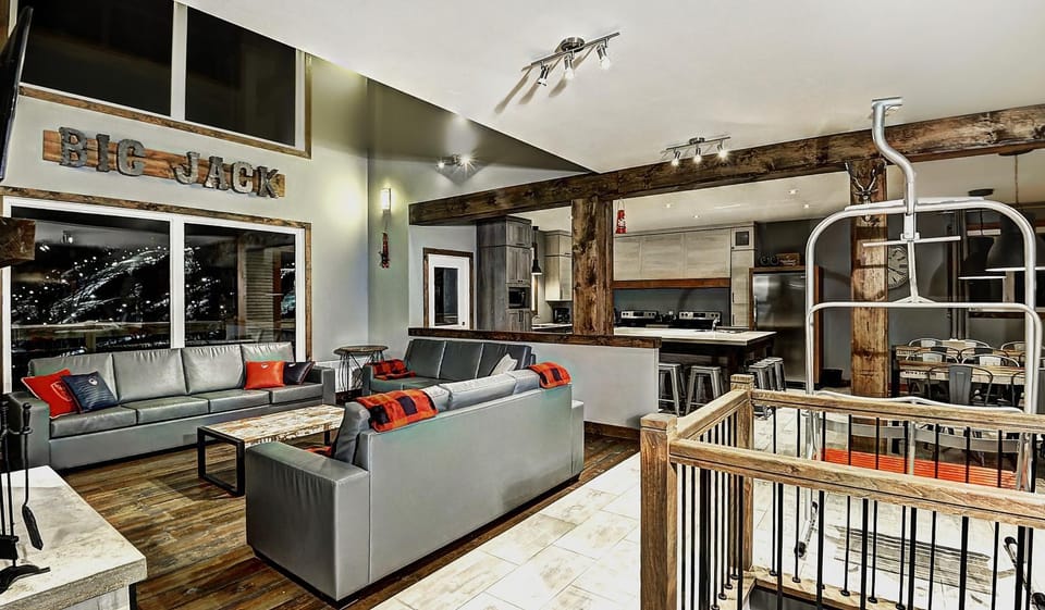 The Big Jack Chalet 33 Chemin Blanc by Les Chalets Alpins Chalet in Quebec