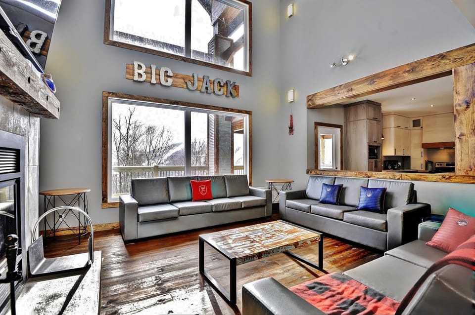 The Big Jack Chalet 33 Chemin Blanc by Les Chalets Alpins Chalet in Quebec