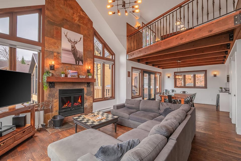 Chalets Alpins 44 Chemin des Skieurs Chalet in Quebec
