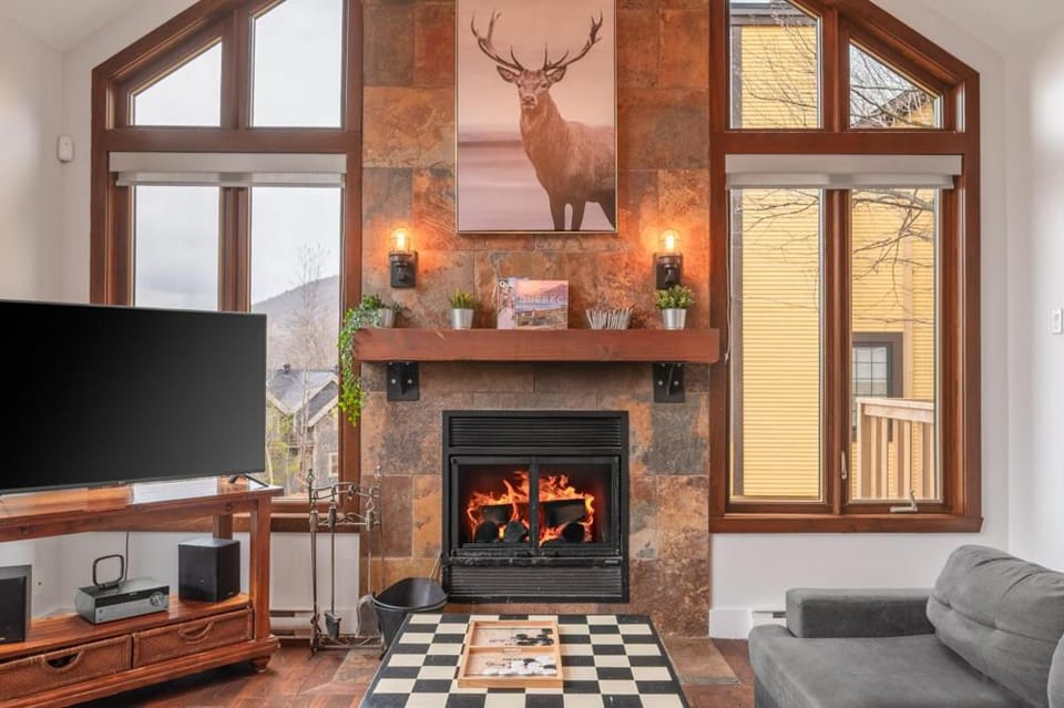 Chalets Alpins 44 Chemin des Skieurs Chalet in Quebec