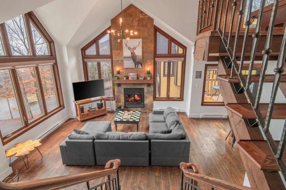 Chalets Alpins 44 Chemin des Skieurs Chalet in Quebec