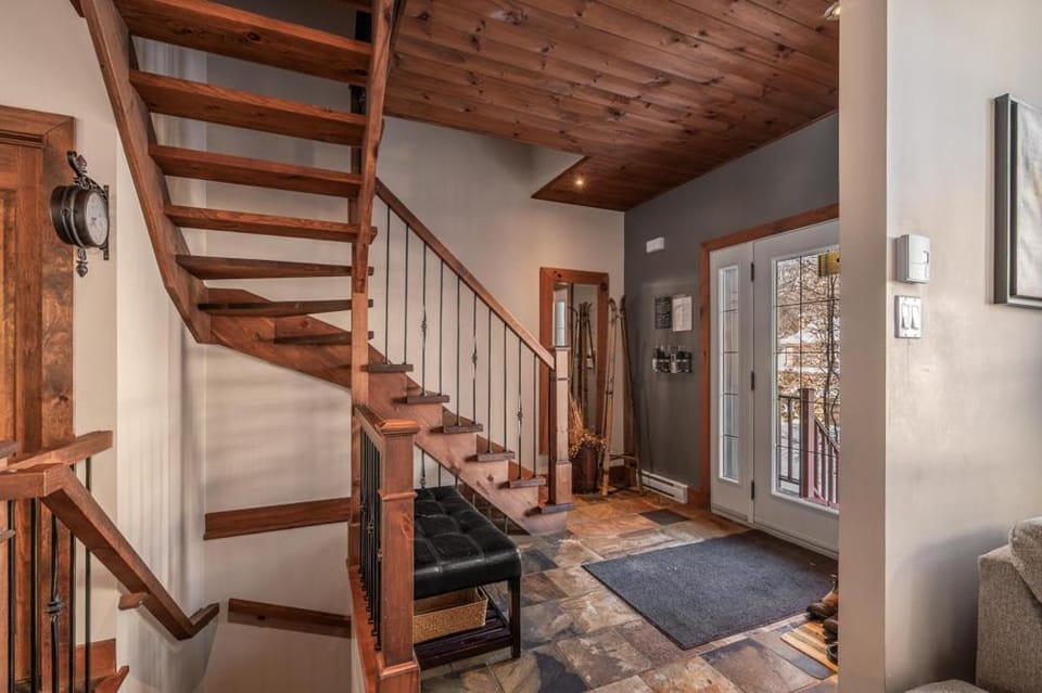 Chalet 9012 Chemin des Alpages by Les Chalets Alpins Chalet in Quebec