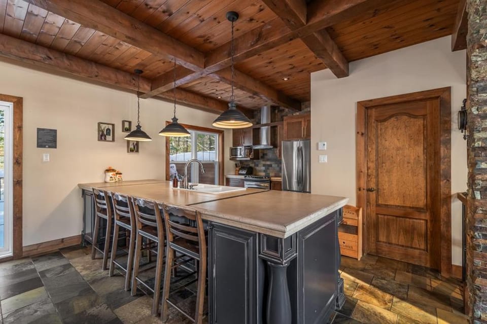 Chalet 9012 Chemin des Alpages by Les Chalets Alpins Chalet in Quebec