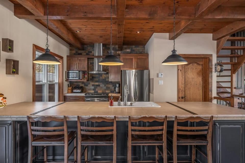 Chalet 9012 Chemin des Alpages by Les Chalets Alpins Chalet in Quebec