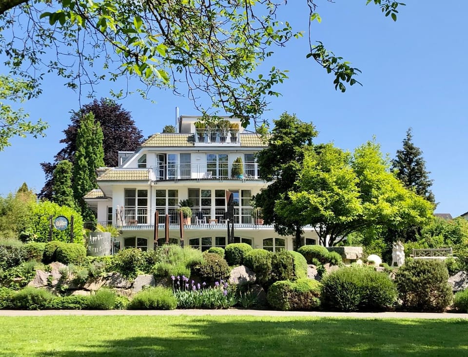 Property building, Garden, Area and facilities