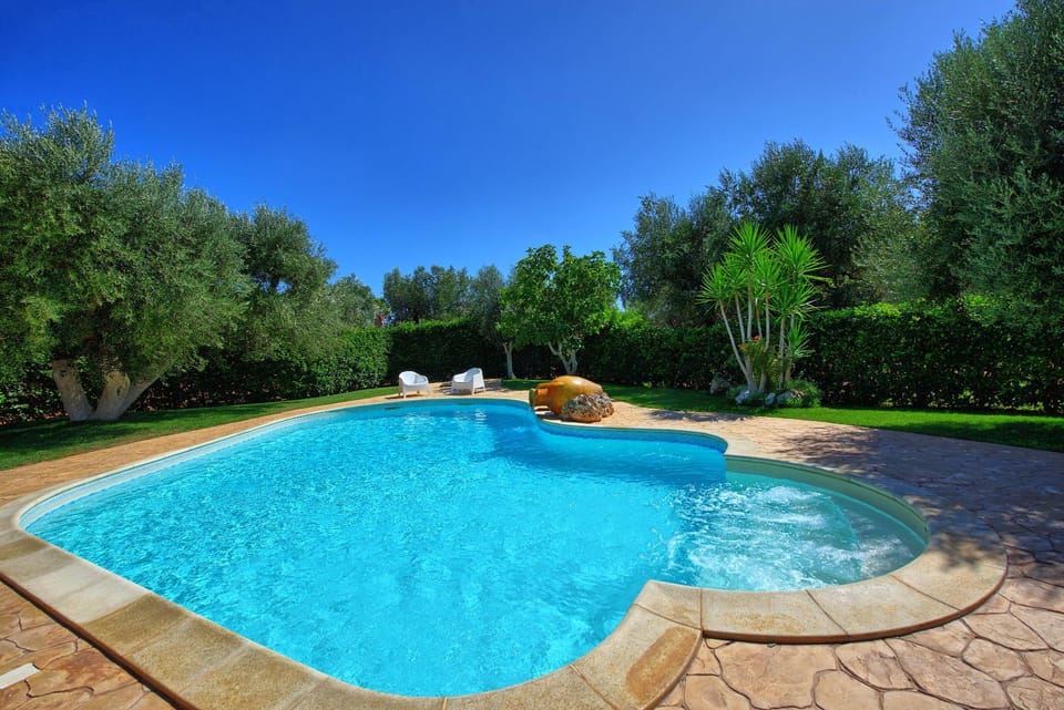 Swimming pool, Swimming pool