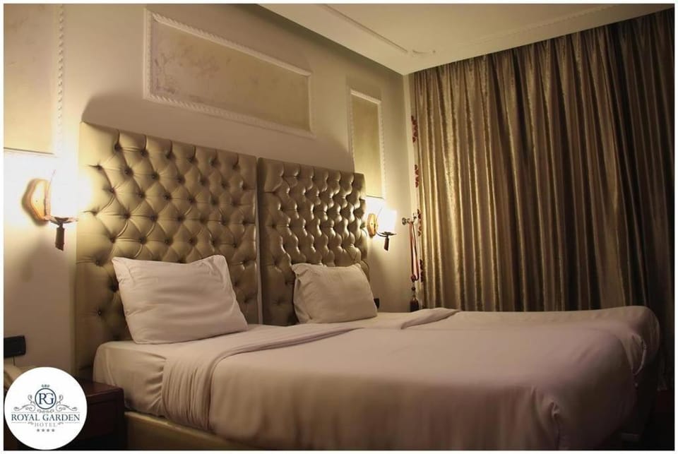 Bedroom, Breakfast
