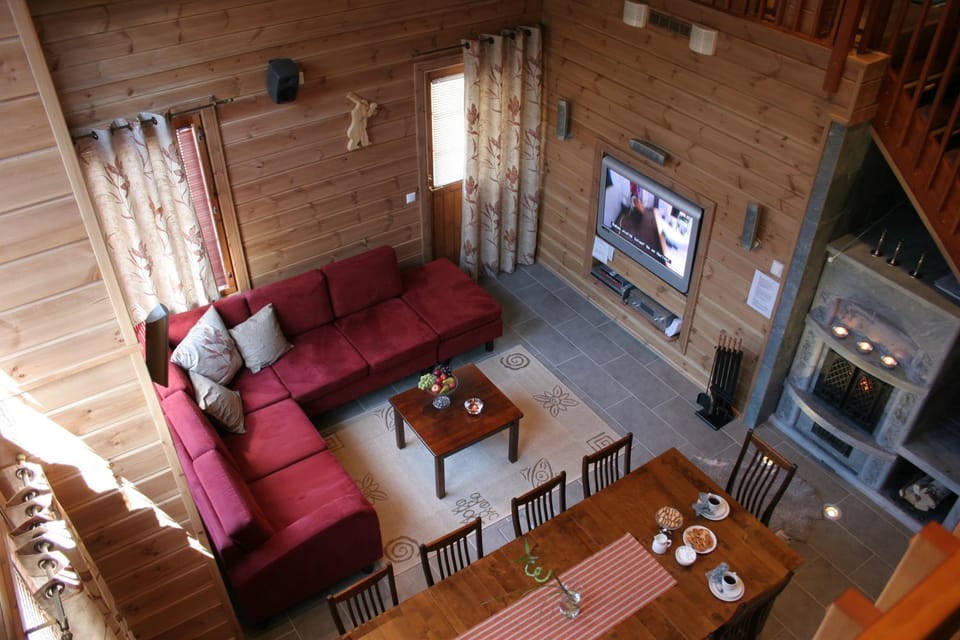 Kitchen or kitchenette, Seating area, Dining area