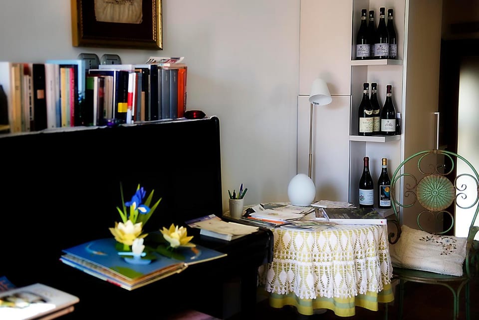 Communal lounge/ TV room, Lobby or reception