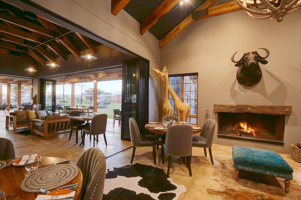 Restaurant/places to eat, Communal lounge/ TV room, Lounge or bar