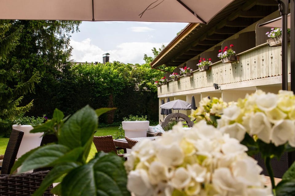 Property building, Garden, Balcony/Terrace, Garden view