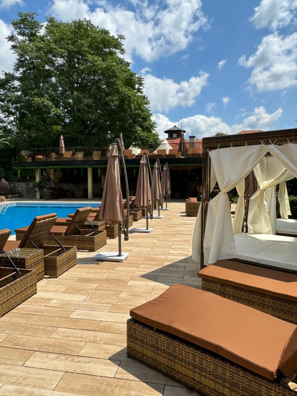 ATOS Srebrno jezero - Villa and Restaurant Hotel in Vojvodina