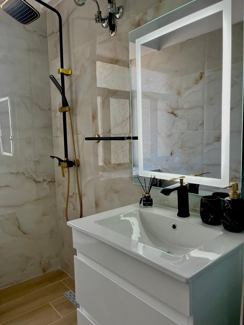 Shower, Bathroom, towels