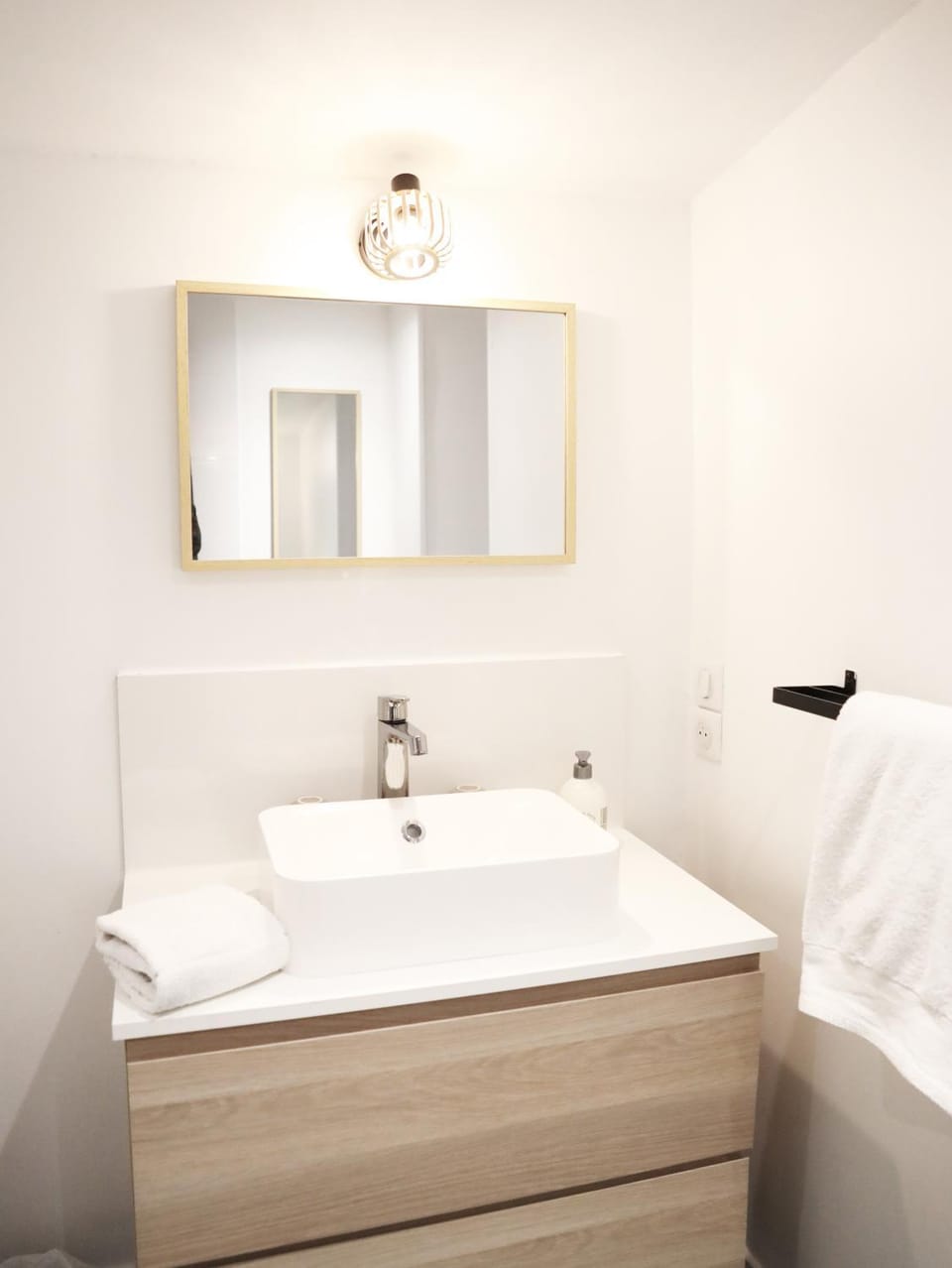 Bathroom, Bedroom, towels