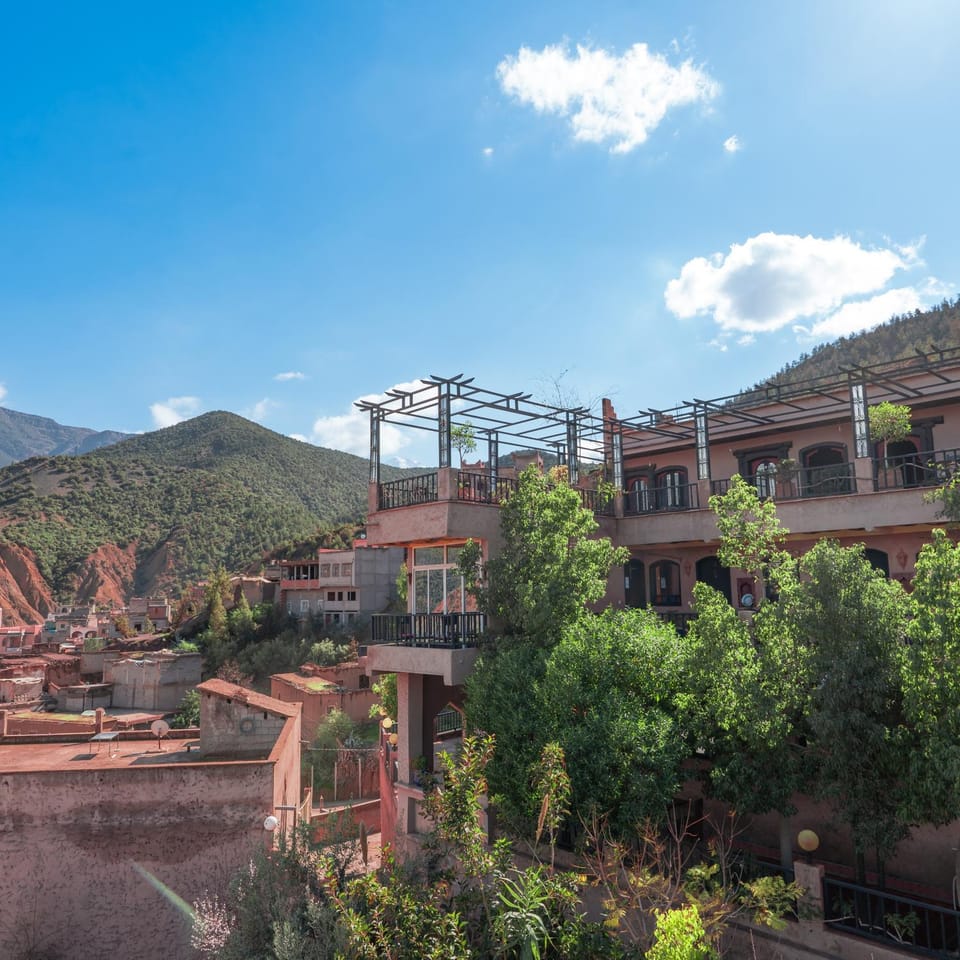 Property building, Spring, Day, Natural landscape, Balcony/Terrace, Balcony/Terrace, Mountain view