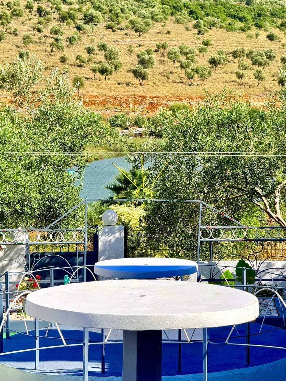 Day, Natural landscape, View (from property/room), Dining area, Beach, Lake view, Mountain view, Quiet street view