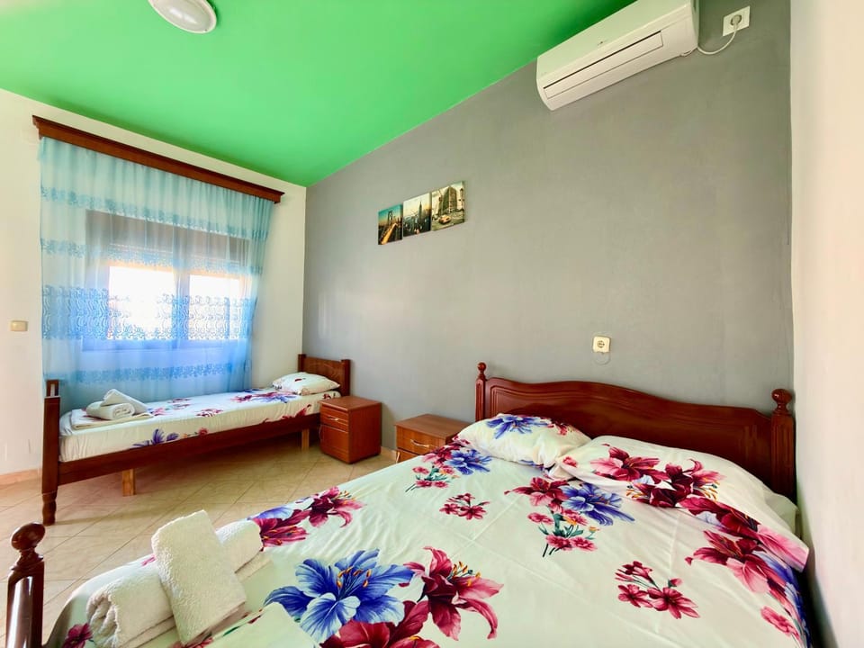 Bed, Photo of the whole room, Bedroom, fireplace, air conditioner