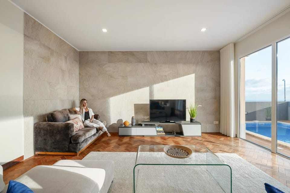 Communal lounge/ TV room, Living room
