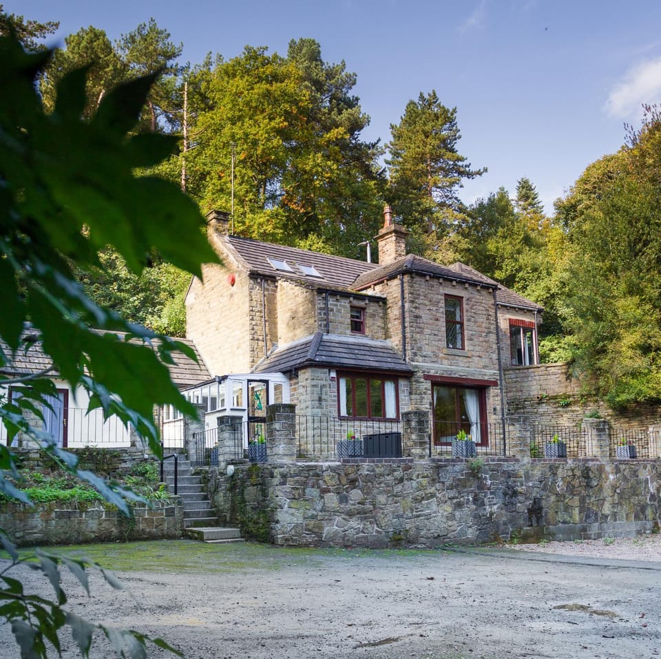 Property building, Natural landscape, Landmark view