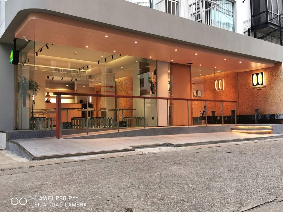 Facade/entrance