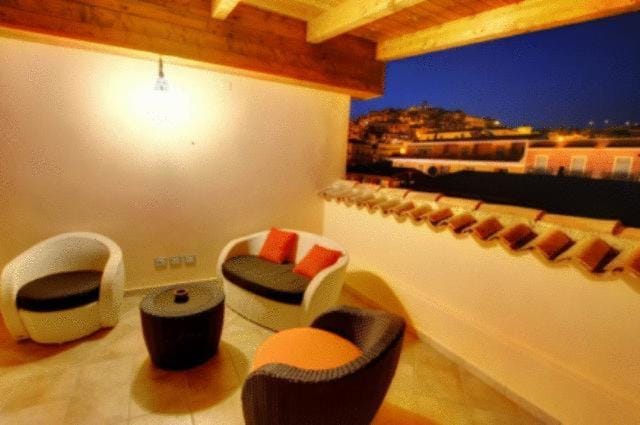 Night, View (from property/room), Balcony/Terrace