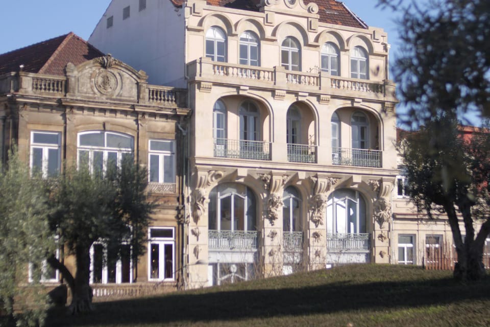 Nearby landmark, Neighbourhood