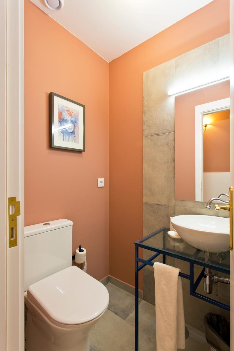 Toilet, Bathroom, Decorative detail
