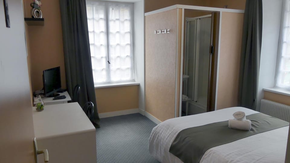 Hôtel Duguesclin Hotel in Normandy