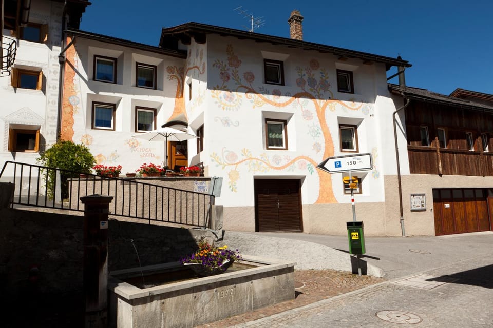 Facade/entrance