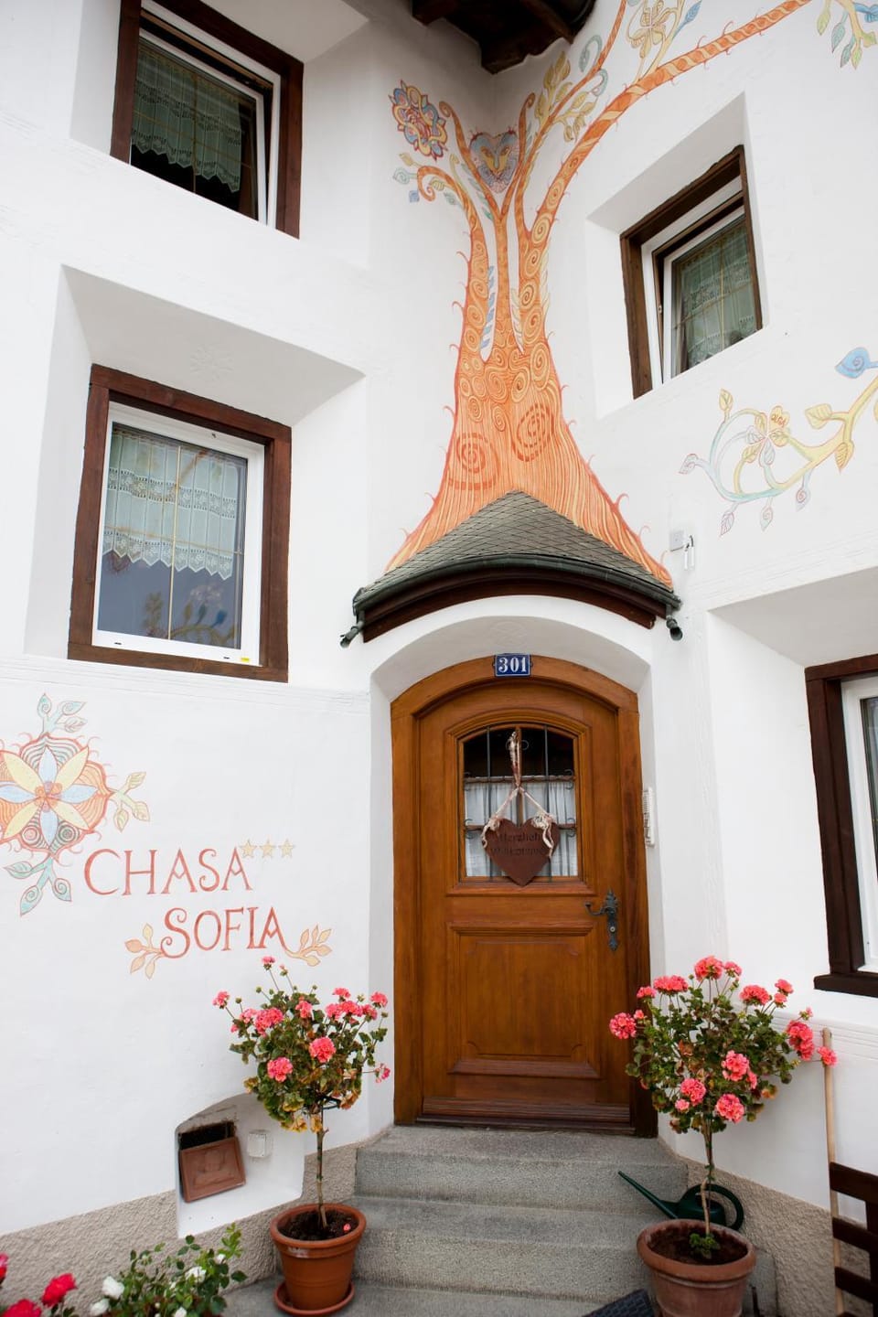Facade/entrance