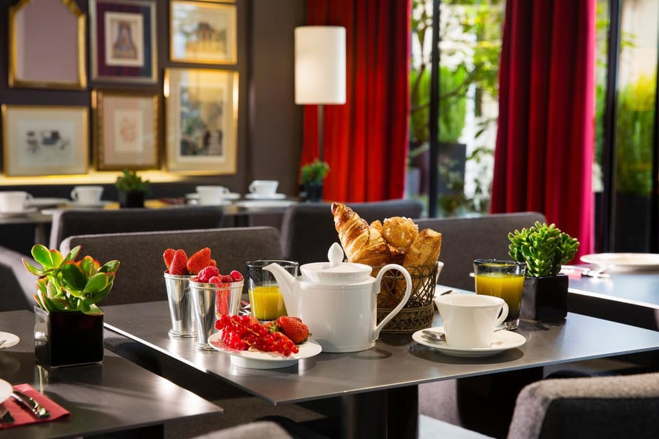 Lounge or bar, Breakfast