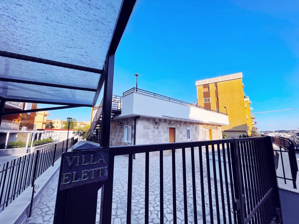Property building, Balcony/Terrace