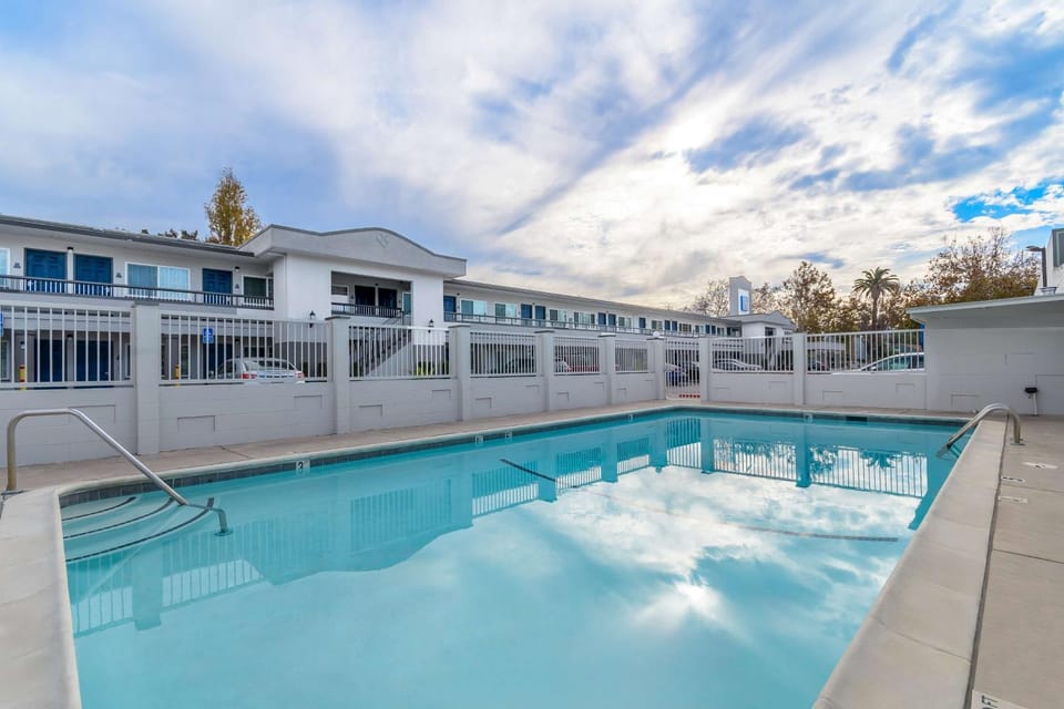 Pool view, Swimming pool