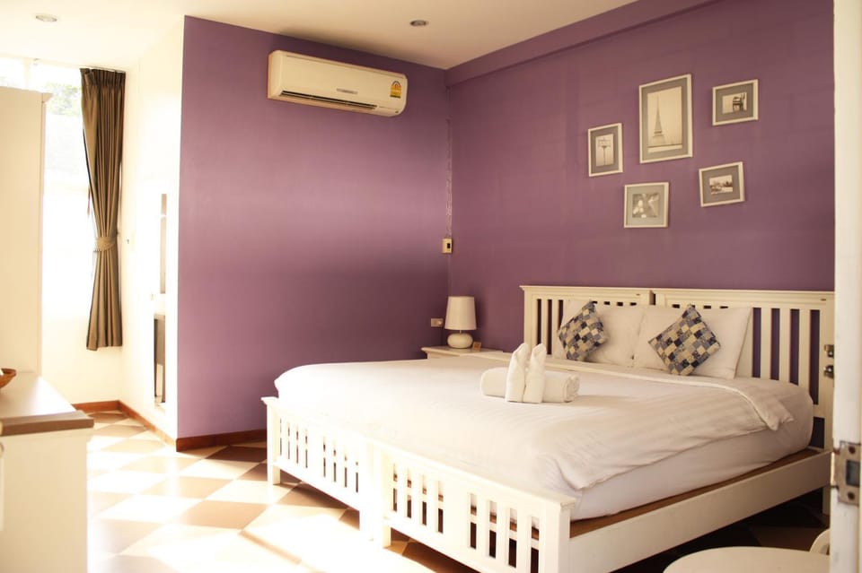 Bed, Photo of the whole room