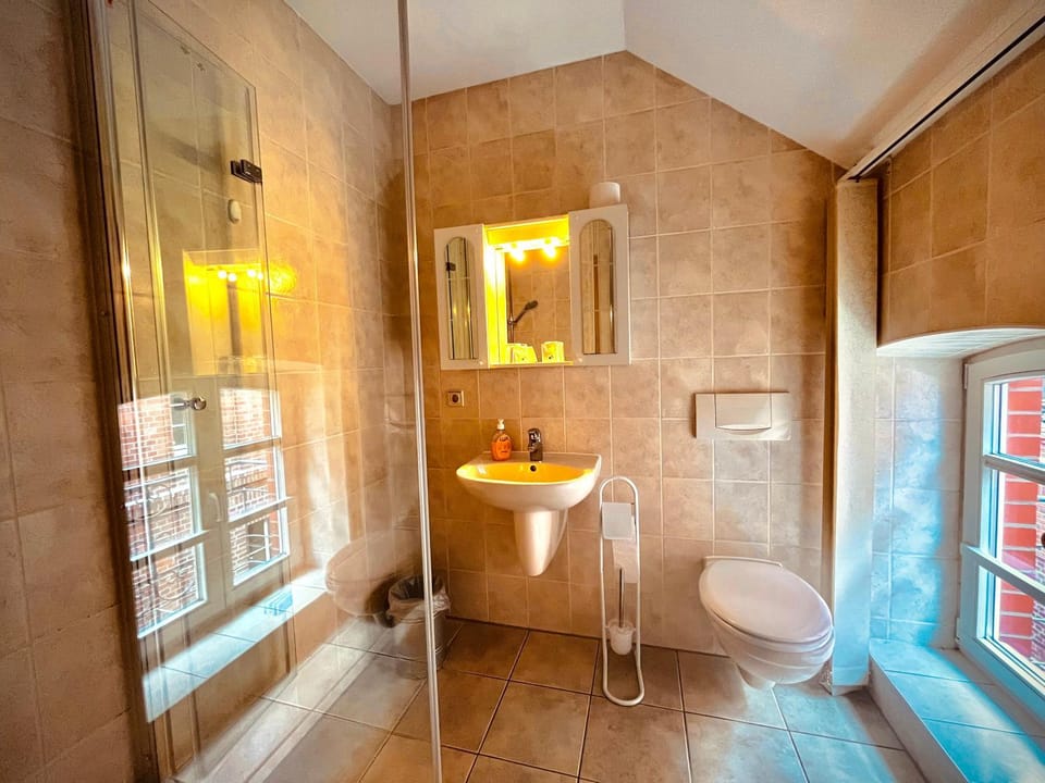 Shower, Toilet, Bathroom