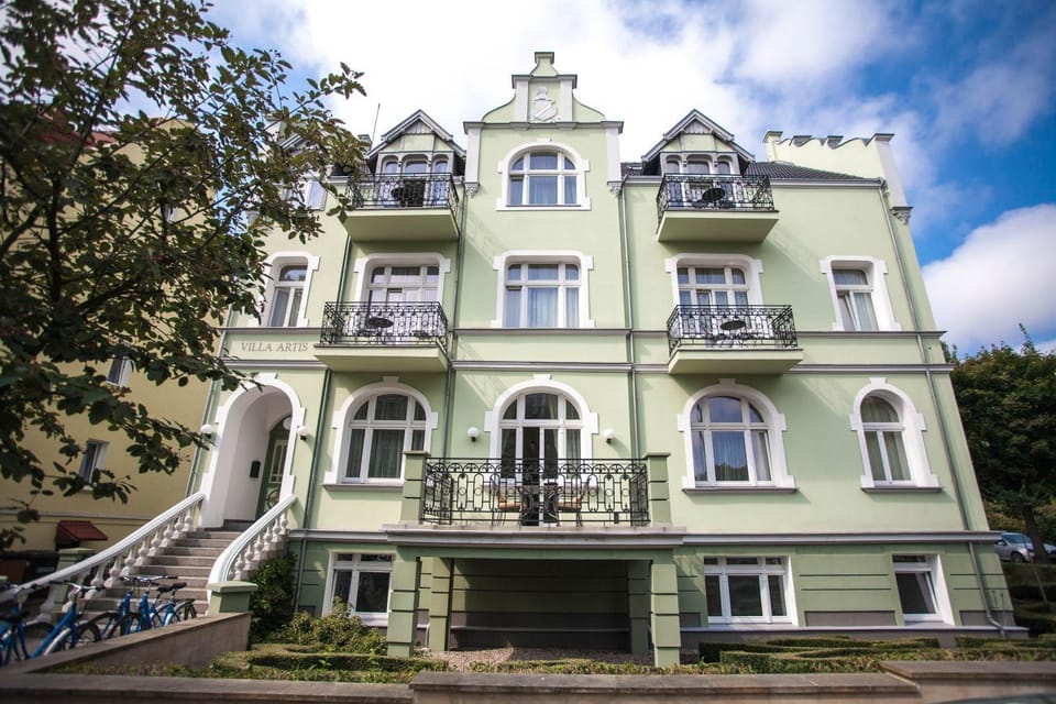 Property building, Facade/entrance, Balcony/Terrace, Floor plan