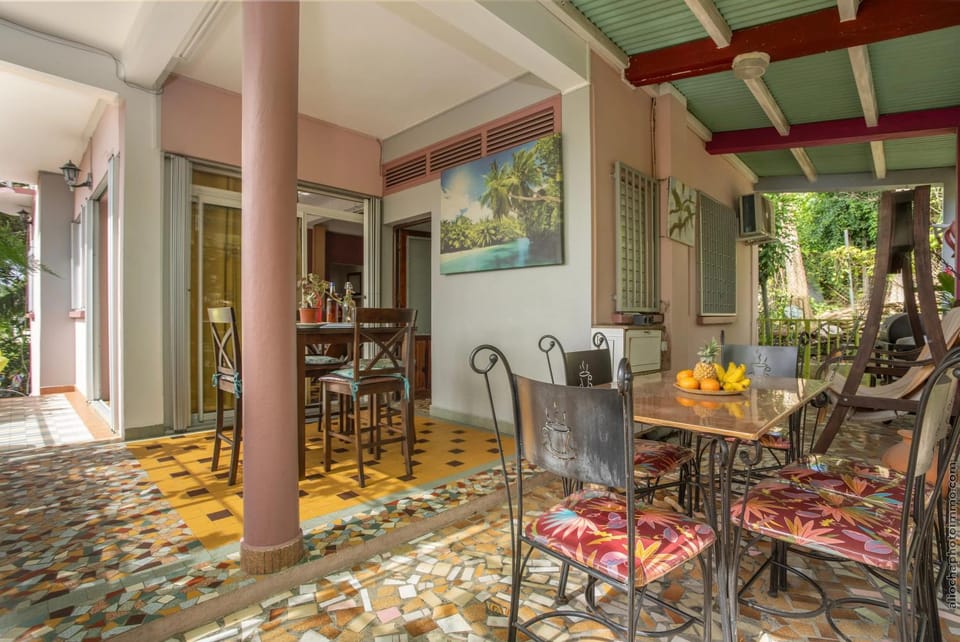 Patio, Dining area, Food