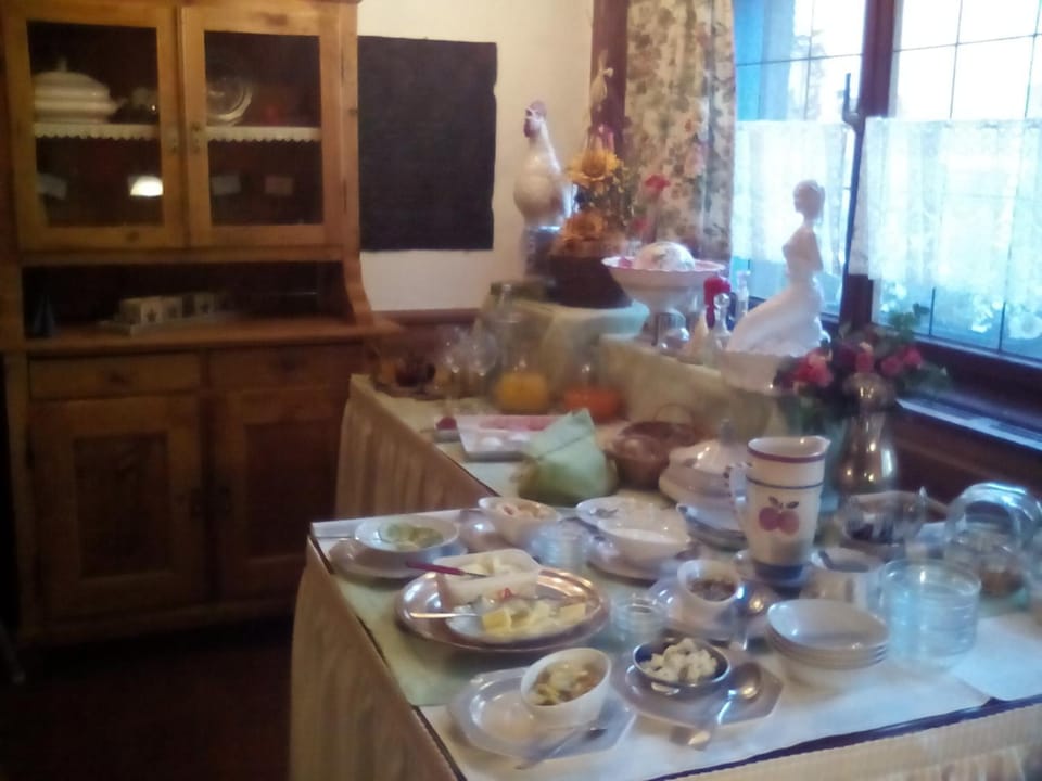 Breakfast, Buffet breakfast