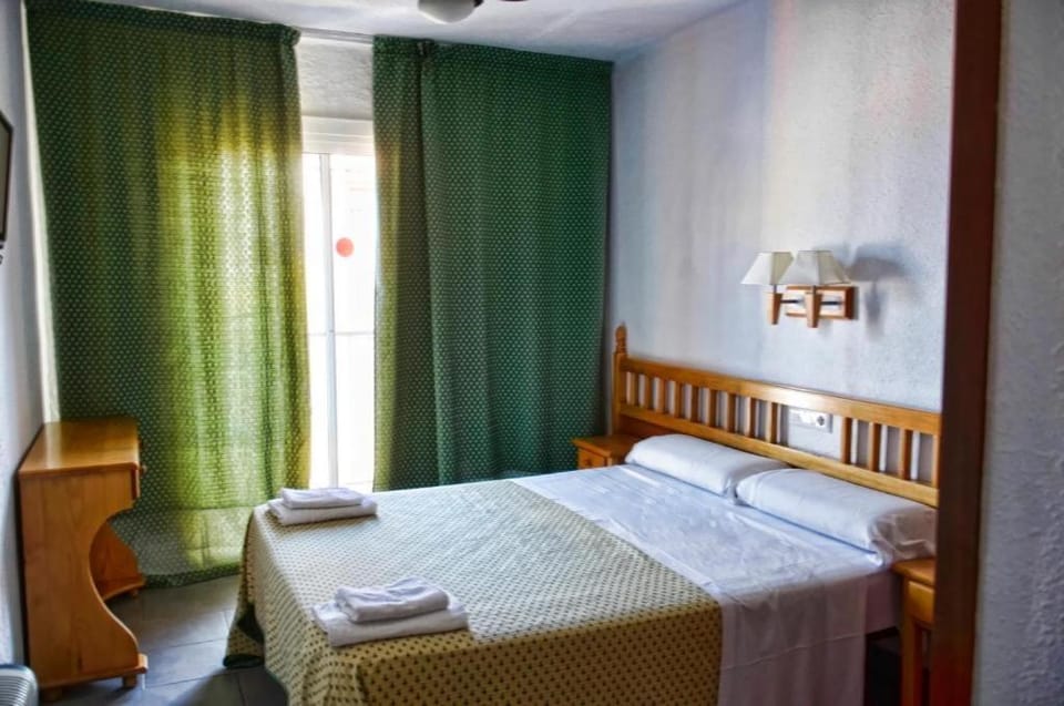 Hostal Isabel Bed and Breakfast in Blanes